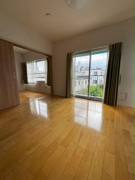 �y�����E���r���O�z�@