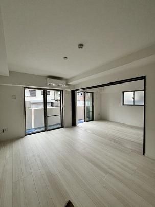 �y�����E���r���O�z�@