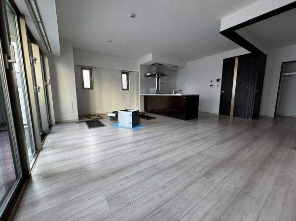 �y�����E���r���O�z�@